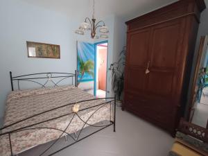 a bedroom with a bed and a closet and a door at A due passi dal mare in Ribera