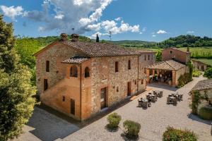 an aerial view of a building with tables and chairs at PODERE BELLARIA 18&2, Emma Villas in Rapolano Terme