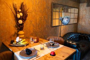 a table with two plates of food on top of it at Atelier 69 Loveroom in Paliseul