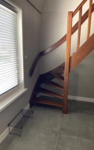 a staircase in a room with a window at Homestay Bij de Heldinnen in Helden