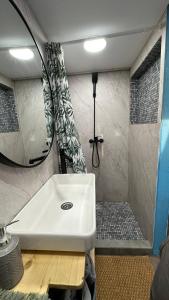 a bathroom with a sink and a shower at Коворкинг-резорт ololoAkJol in Koshkolʼ