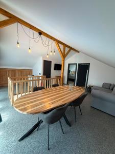 a wooden table in a living room with a couch at Zen Resort and Winery in Slănic