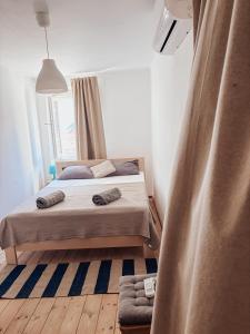 a bedroom with a bed and a window at Apartment Estera in Jelsa
