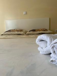a bedroom with two beds with towels on the floor at MeloMar Rooms in Ponta do Sol