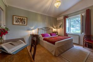 a bedroom with a bed and a table and a window at Villa Caterina 8, Emma Villas in San Gimignano +33 photos
