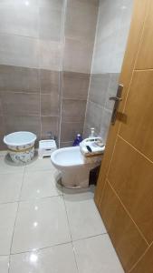 a bathroom with a tub and a toilet and a sink at Lux New Apartment in Mrhila