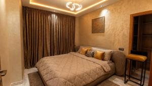 a bedroom with a bed and a window at Lux New Apartment in Mrhila