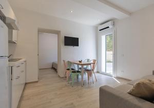 a kitchen and dining room with a table and chairs at Sansone Sul Mare Appartamenti in Portoferraio
