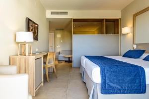 a hotel room with two beds and a table at Estival Park Almaris in La Pineda