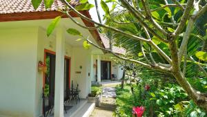 a view of a house with a tree at Kubu Kiku Megati in Selemadeg
