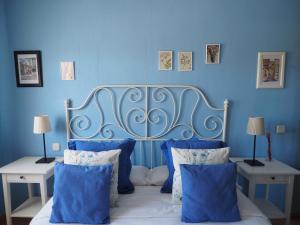 a blue bedroom with a bed with blue walls and pillows at La Senda Del Duratón in Sebúlcor
