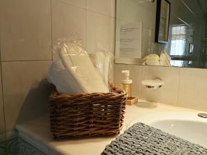 a basket sitting on top of a bathroom sink at queen 24 in Taranto +50 photos
