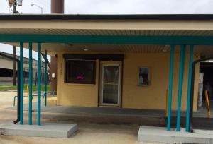 a building with blue and green poles in front of it at New Orleans Inn in New Orleans