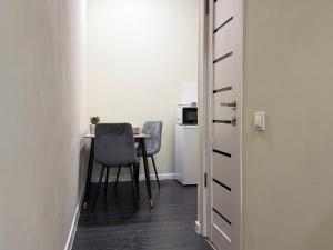 a room with a table and two chairs and a door at new stail centr in Bălţi