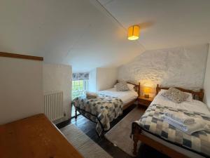 a bedroom with two twin beds and a lamp at Derlwyn in Newport