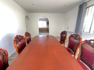 a conference room with a long table and chairs at Spacious Queen Room - Train Station - NG5 in Guildford
