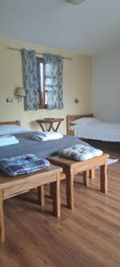 a room with two beds and two wooden benches at Guest House Spoljaric Sasa in Rastovača