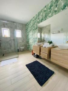 a large bathroom with two sinks and a shower at Debres Apartment Aiud in Aiud