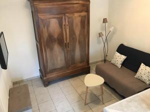 a living room with a couch and a wooden cabinet at Maisonnette à Coulon in Coulon