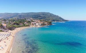 an aerial view of a beach with people and the ocean at Cilentorooms Paestum in Paestum