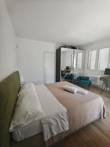 a bedroom with a bed with two towels on it at Zen escape Sicilia in San Gregorio di Catania +58 photos