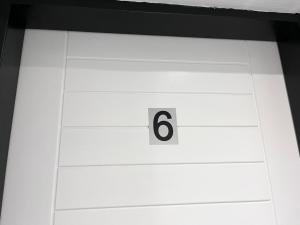an alarm clock with the number six on it at Zabo Guesthouse in Middelburg +26 photos
