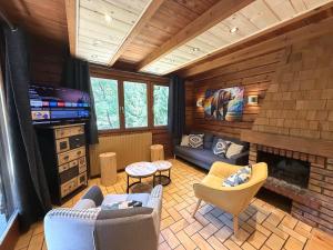 a living room with couches and a tv and a fireplace at LE GRIZZLY Chalet en bois avec SPA Jacuzzi in La Bresse