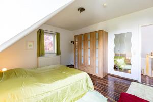 a bedroom with a bed and a window at Carpe Diem in Wieck