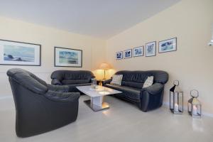 a living room with two couches and a table at Henning in Keitum