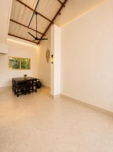 an empty room with a table and a wall at Coconut Sky 2Bhk Penthouse Baga in Baga