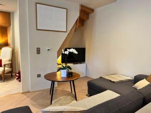 a living room with a couch and a table at Le Piano dans la Vigne in Barr