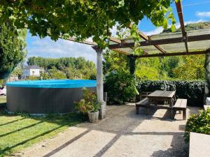 a hot tub and a picnic table in a garden at Villa Horta in Horta