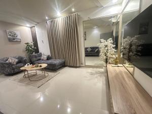 a living room with a couch and a table at نزل vip in Al Yamāmah