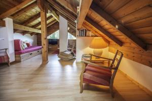 a room with a desk and a lamp on a table at Chalet Le Serre des Oiseaux in Saint-Chaffrey