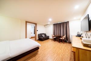 a hotel room with a bed and a table at Hotel Traum in Gapyeong