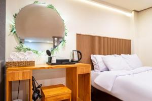 a bedroom with a bed and a mirror at Hotel Traum in Gapyeong +41 photos