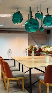 a conference room with a wooden table and chairs at Birlik in Tengiz