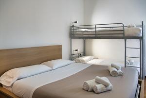 a bedroom with two bunk beds with towels on the bed at Barzio Coldogna 5 in Barzio