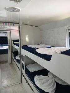 a room with two bunk beds and a mirror at Casa de Família Coração Amazônico in Alter do Chao
