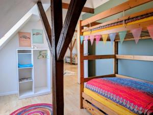 a bedroom with a bunk bed in a room at HyggeHome Strandelhjørn in Vojens