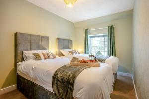 two beds with a tray of fruit on top of them at 2 Bed in Leyburn oc-n41362 in Leyburn