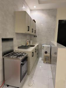 a small kitchen with a stove and a sink at سويت لافندر in Abha