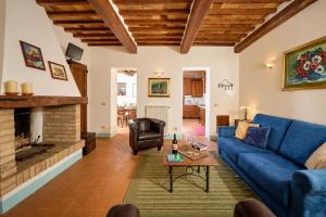 a living room with a blue couch and a fireplace at Casale Donatelli in Radicofani