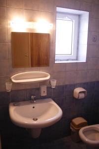 Koupelna v ubytování Mariam Hotel