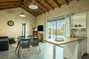 a kitchen and living room with a table and chairs at Villa La Era 2 in El Cotillo