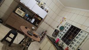 an overhead view of a kitchen with a table in it at Pensão por do sol in Ribeirão Preto