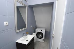 a bathroom with a washer and a washing machine at Villa Bocage in Setúbal +36 photos