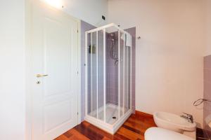 a bathroom with a shower and a toilet at Tenuta Bellingeri - Locanda del Barco in Sant' Agata fossili +85 photos