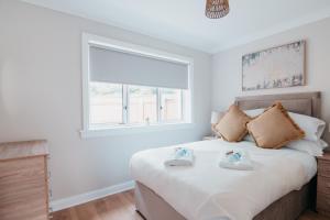 a bedroom with a bed with two towels on it at The Livingston Nest in Livingston