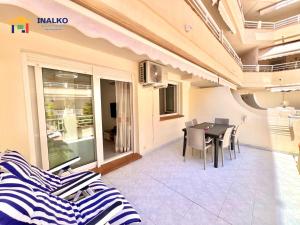 a balcony with a table and chairs in a building at Cala Montero - Inalko in Alcossebre